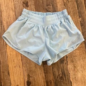 Lululemon Hotty Hot-Low Rise Lined short 2.5 inch